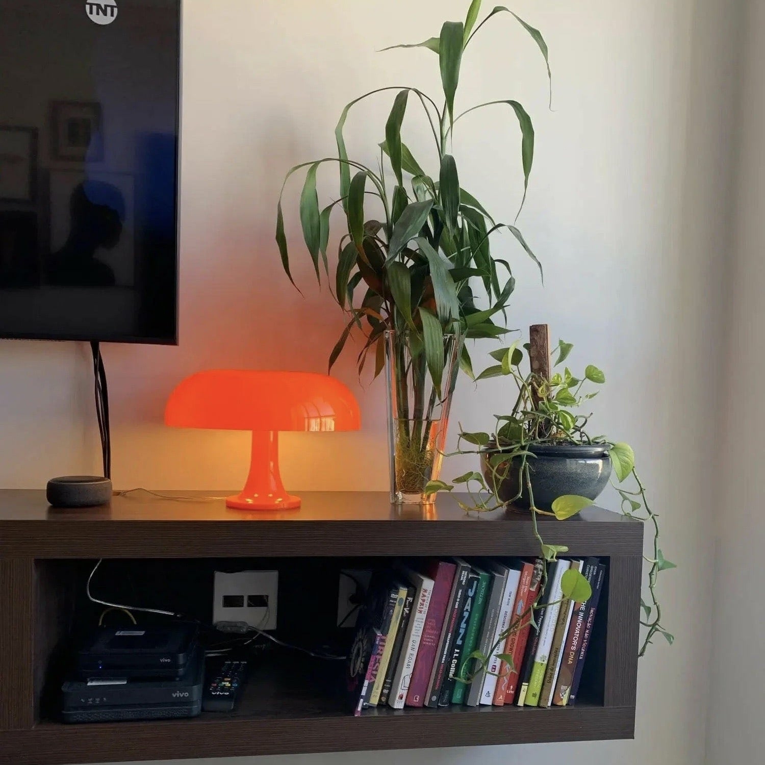 Bauhaus-inspired mushroom lamp with vintage design