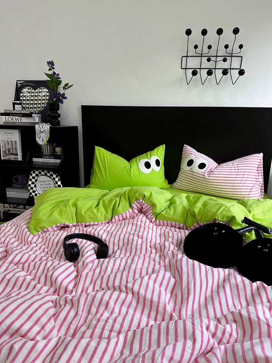 Cozy bedding set in pink and green for bedroom decor