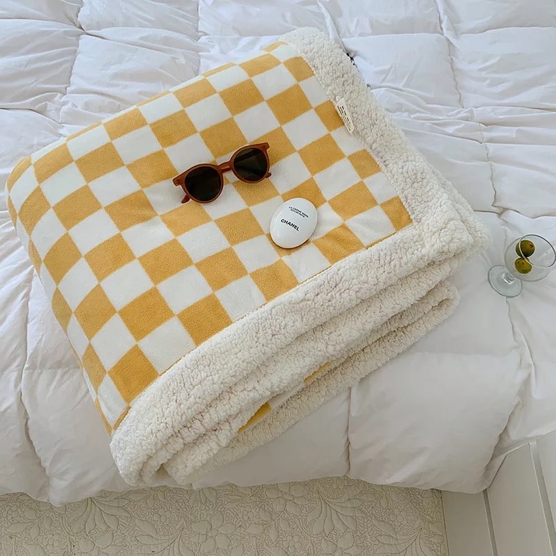 Minimalist checkered blanket for bedrooms and living room