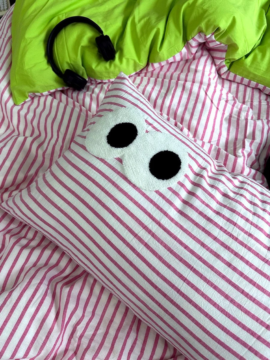 Aesthetic room decor with pink and green bedding