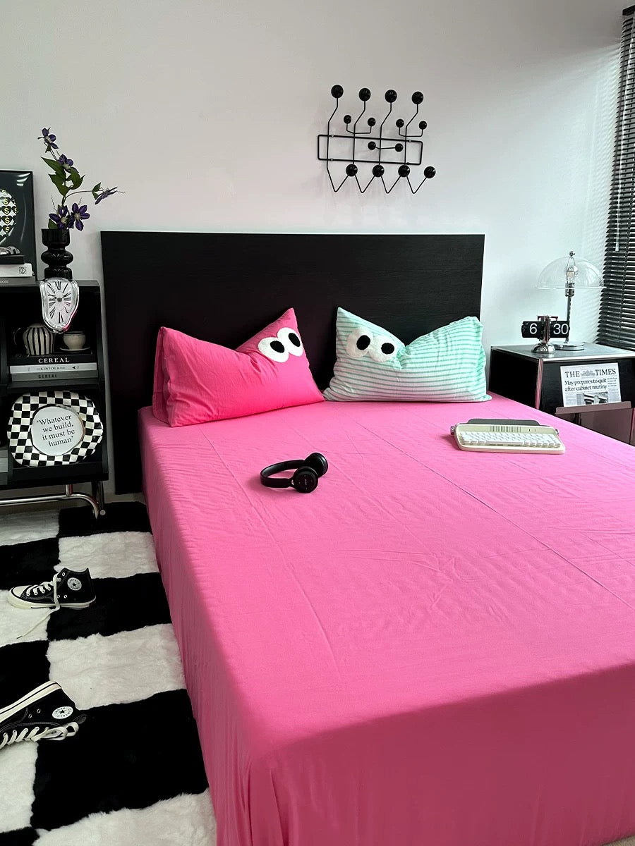 Colorful bedding set in pink and green for trendy bedroom decor