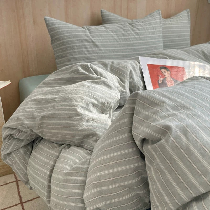 minimalist striped bedding set grey scandinavian apartment bedroom decor
