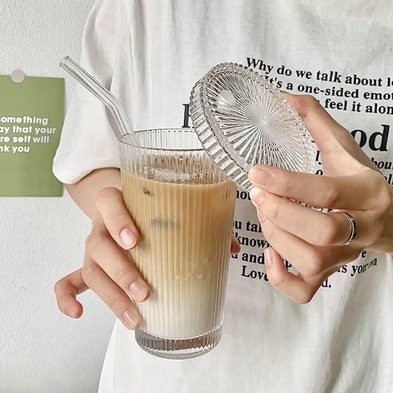Insulated glass tumbler with lid for home and cafe use