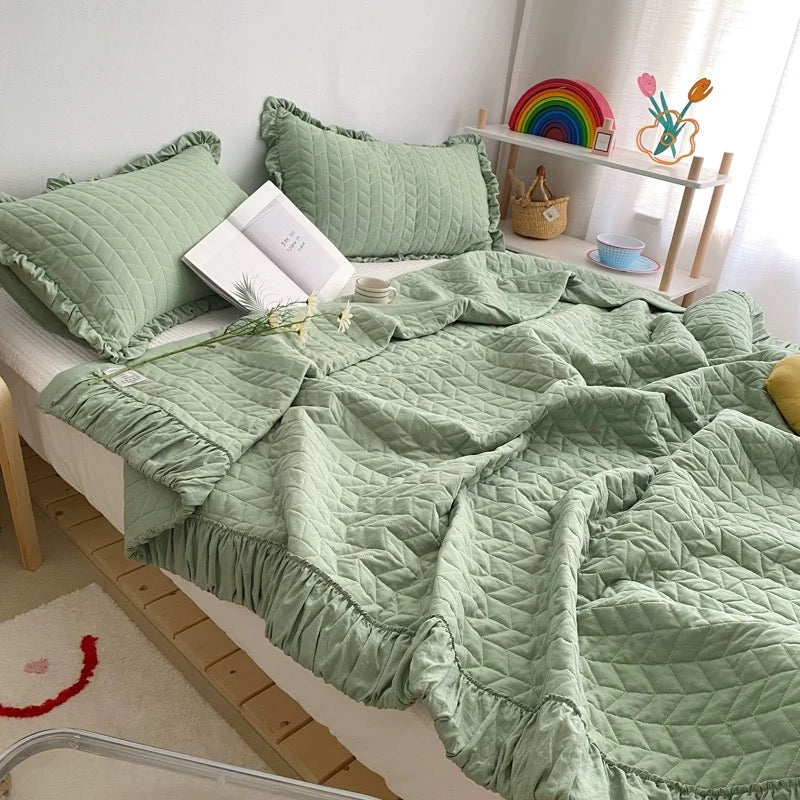 Ruffle blanket set with matching pillowcases and stitched texture