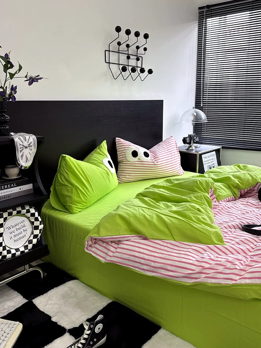 Trendy pink aesthetic bedding set for modern bedrooms