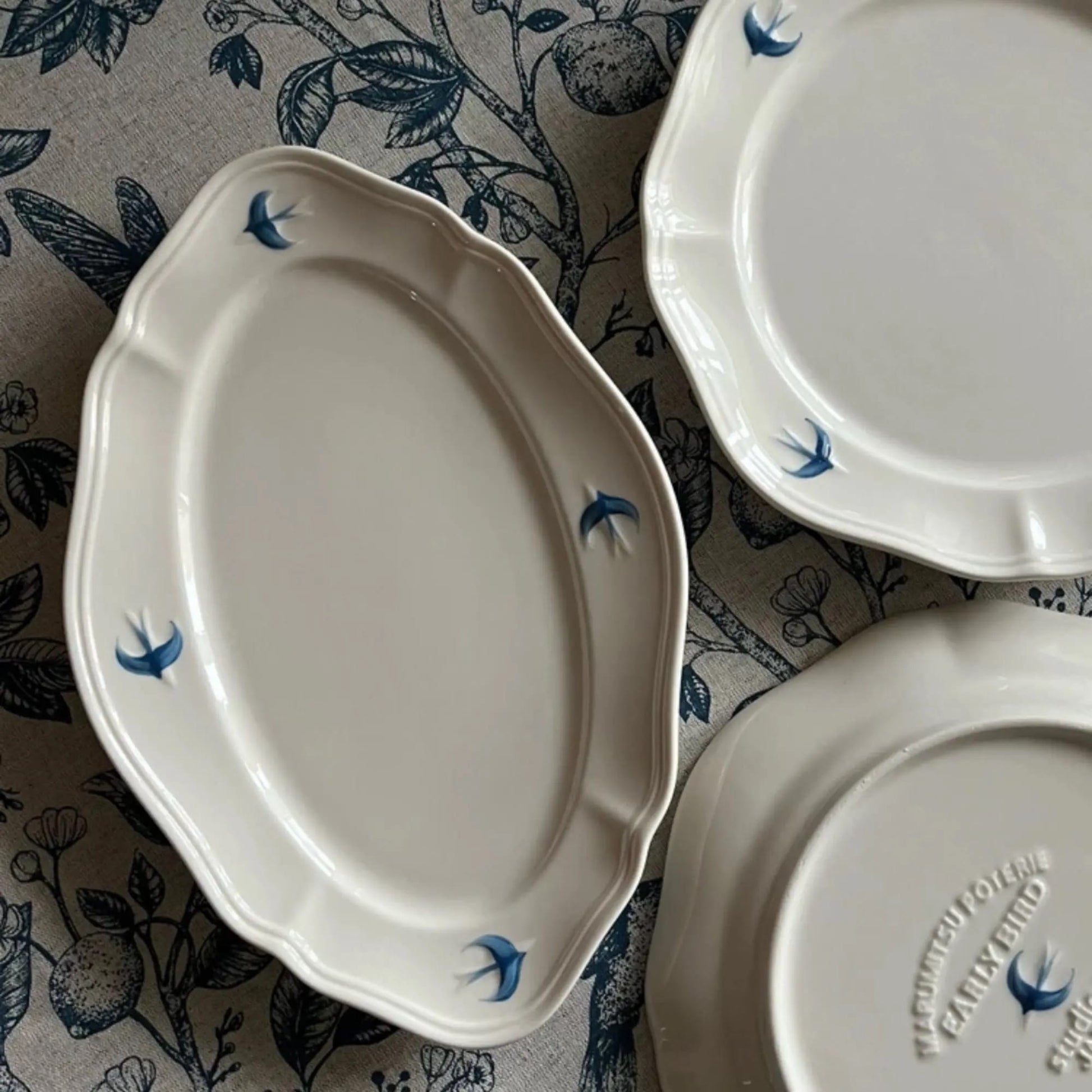 Retro hand-painted swallow ceramic dining plate
