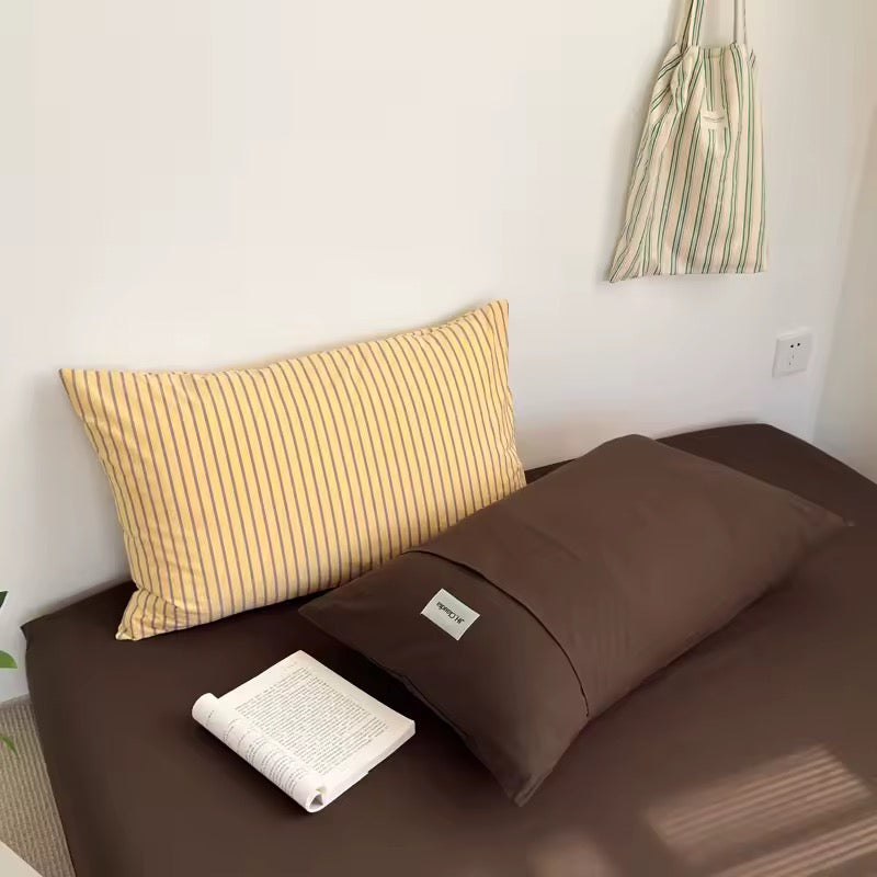 Aesthetic yellow and brown duvet cover with soft cotton fabric and warm tones